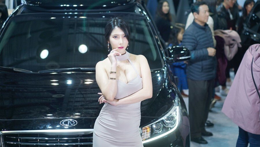 Những đường cong nóng bỏng đầy ma thuật