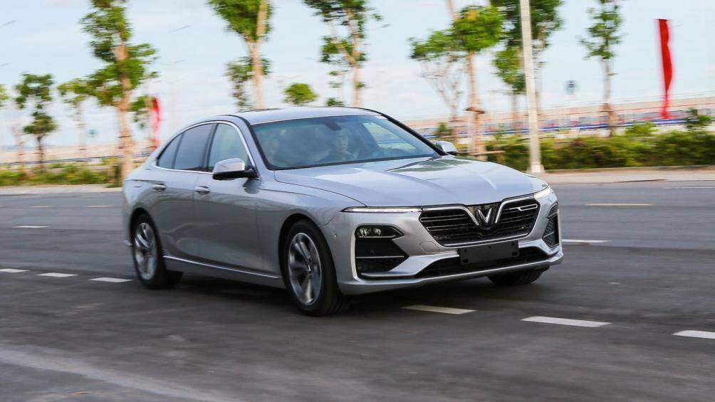 7. VinFast Lux A2.0 bản cao cấp được giảm từ 137 đến 165 triệu đồng tiền lệ phí trước bạ