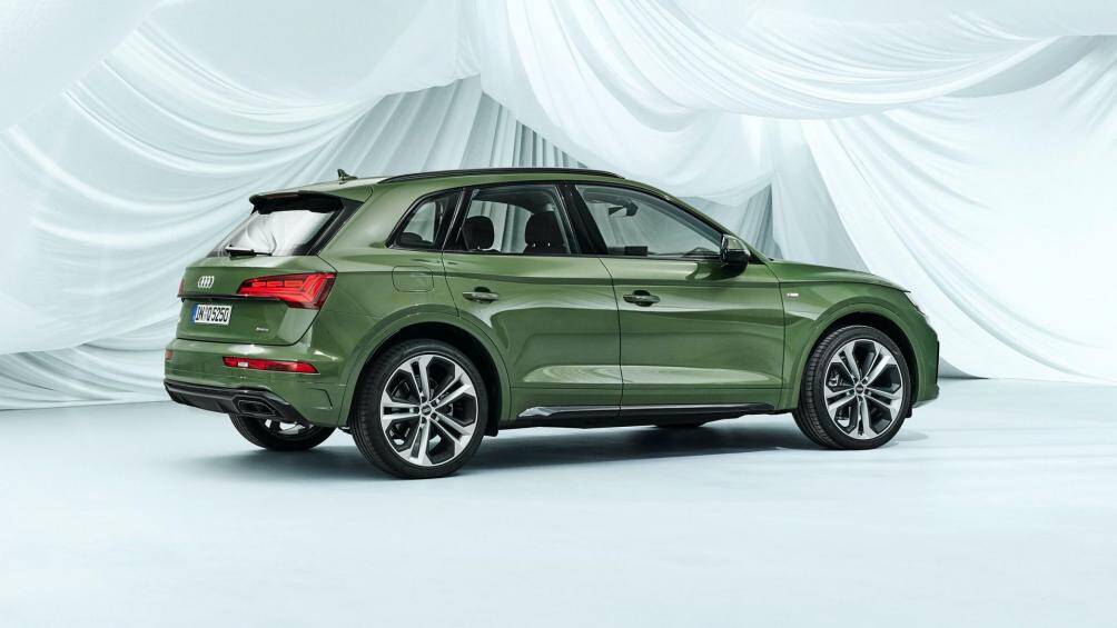 Tại Mỹ, Audi Q5 tiếp tục sử dụng động cơ xăng 2.0L tăng áp, 4 xi lanh nhưng kết hợp với 1 mô tơ điện, tổng công suất 261 mã lực
