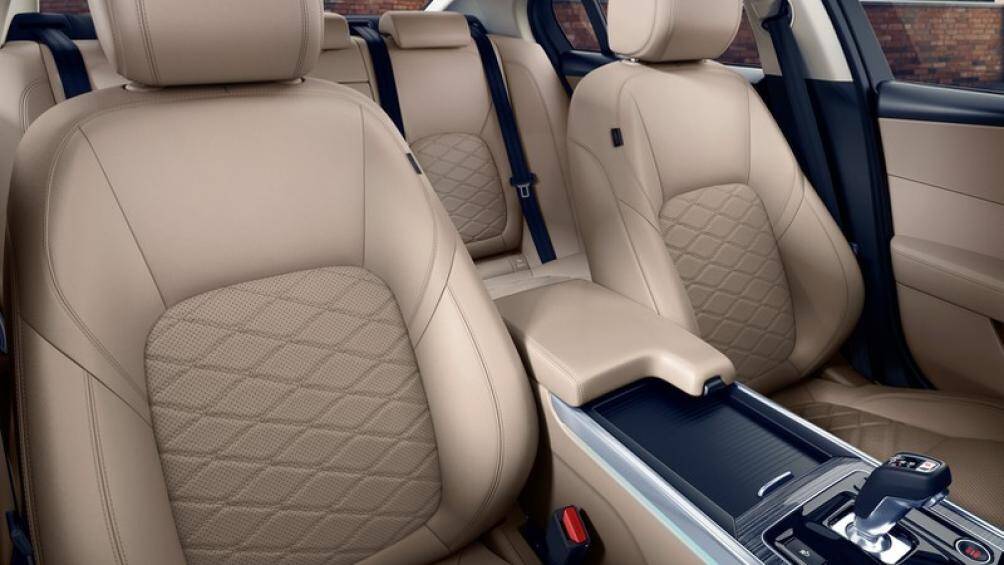 Khoang nội thất đậm chất thể thao theo phong cách buồng lái máy bay cockpit hay nút kiểm soát chế độ lái Jaguar Drive Control