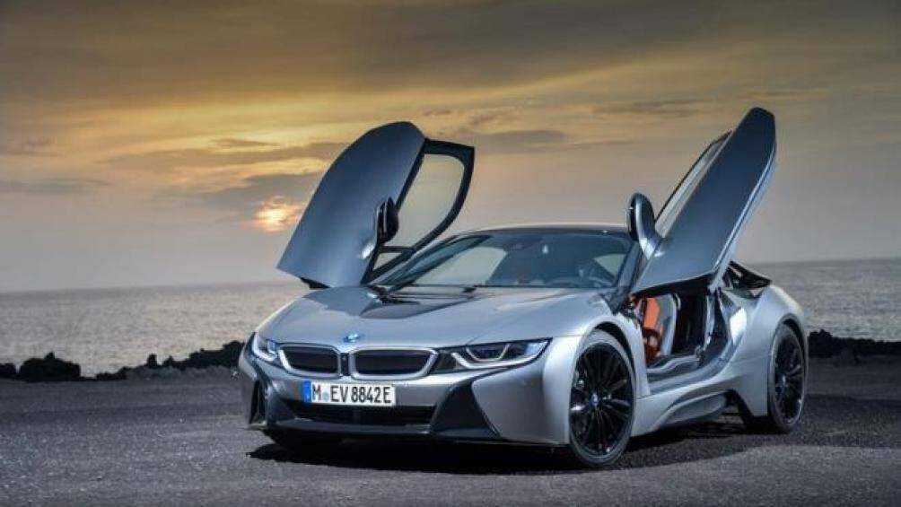 Dừng BMW i8 là hành động dọn đường, dồn sức cho BMW i4, mẫu xe mui kín 4 cửa mới hoàn toàn chạy điện, sử dụng pin lithium-ion 80kWh của hãng