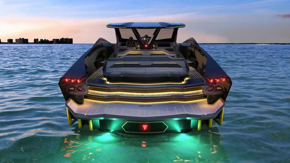 Siêu du thuyền Lamborghini 63 lấy nguồn cảm hứng từ siêu xe thể thao hybrid Sián FKP 37 với dáng vẻ siêu xe thể thao bóng mượt, nó có trọng lượng chỉ 24 tấn