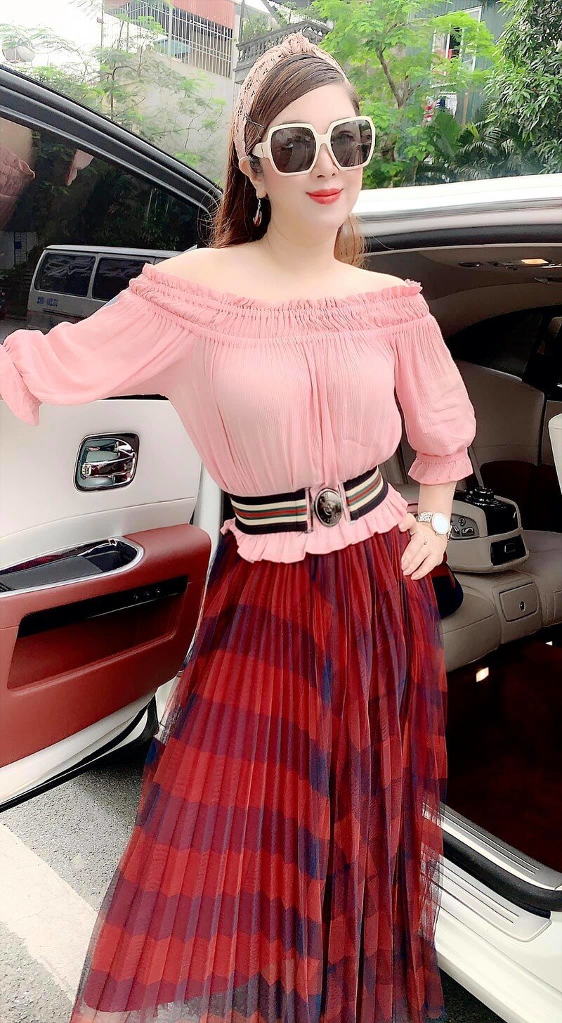 Theo tіếᴛ Լộ của Thanh Thủy, chiếc Rolls – Royce mới được tậu và bấm biển vào giữa tháng 5 vừa qua