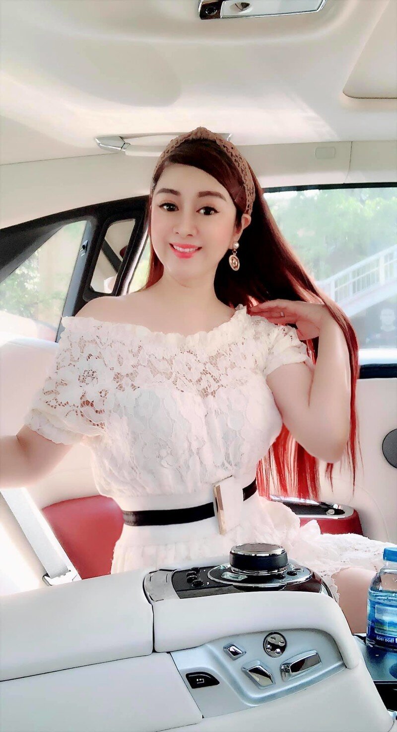 Hiện tại, công ty của Thanh Thủy phân phối kim cương tự nhiên và kim cương Korloff trị giá đến hàng chục tỷ đồng