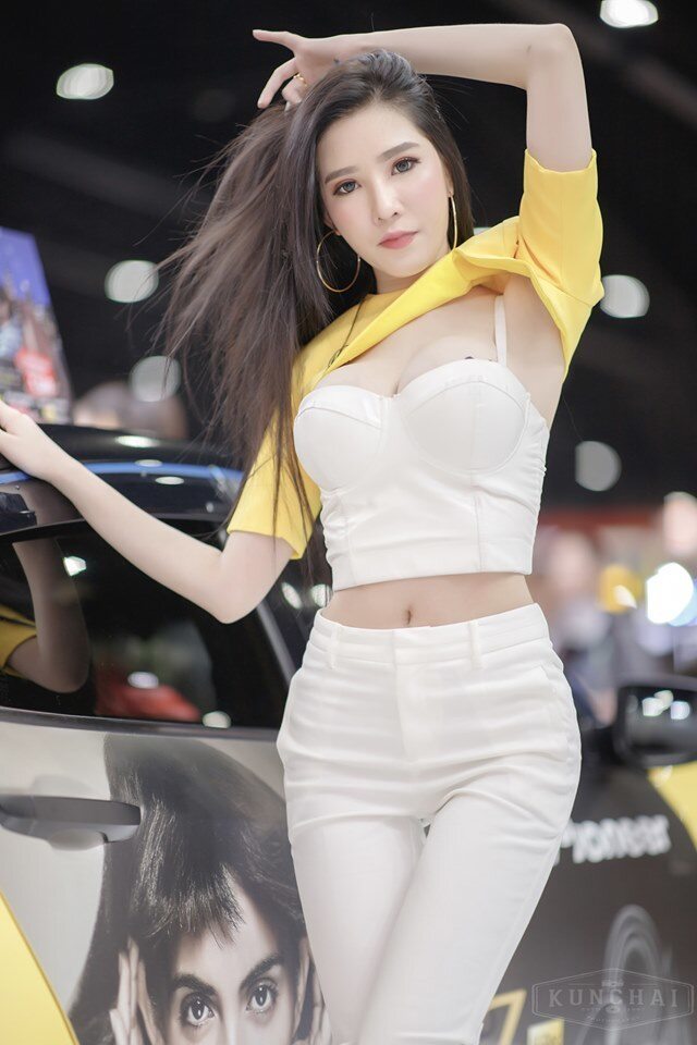 Vòng 1 căng tràn sức sống, Sukanya Moey luôn khiến đàn ông phải thổn thức.