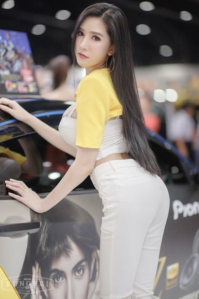 Một số hình ảnh đẹp khác của người mẫu xe Sukanya Moey