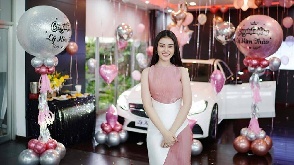 Xe được trang bị hộp số 9 cấp 9G Tronic mới, thời gian tăng tốc 0-100km/h trong 5,9 giây, tốc độ giới hạn điện tử 250 km/h