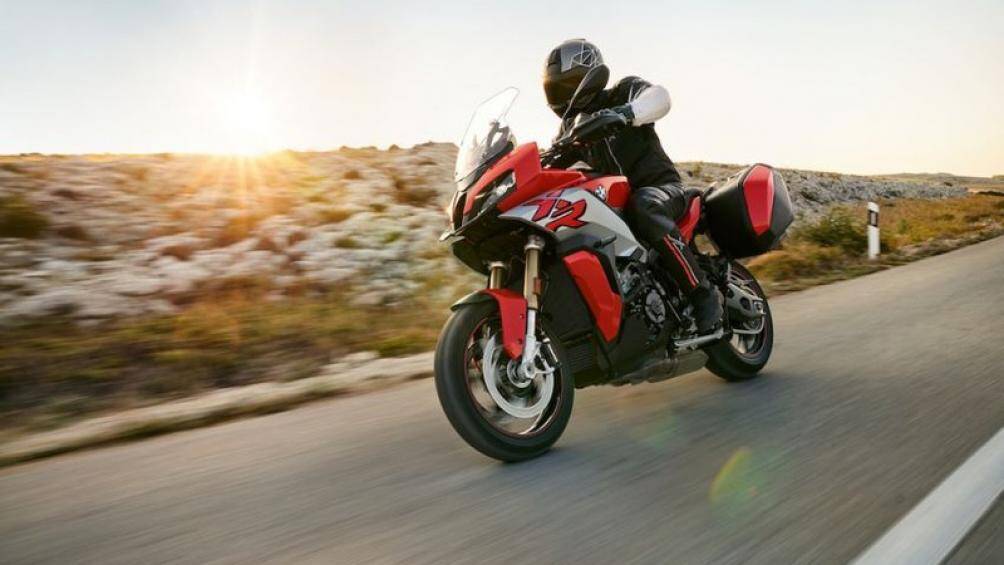 Chiếc S1000XR 2020 nhẹ hơn 10 kg so với phiên bản tiền nhiệm và sức mạnh được tối ưu hóa cho dòng tầm trung