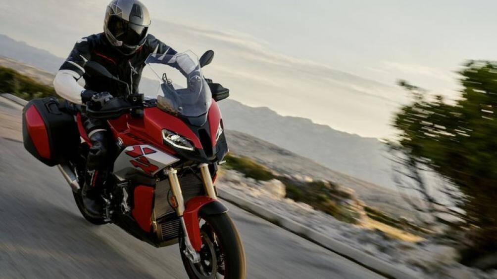 Động cơ 4 xi lanh thẳng hàng của S1000XR sản sinh công suất 165 mã lực tại vòng quay 11.000 vòng/phút và mô men xoắn 114 Nm tại vòng quay 9.250 vòng/phút