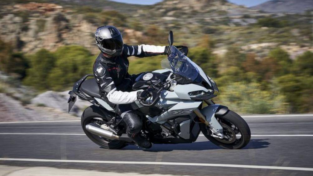 Khối lượng xe giảm nhờ việc sử dụng tay đòn rời (swingarm) nhẹ hơn 19%