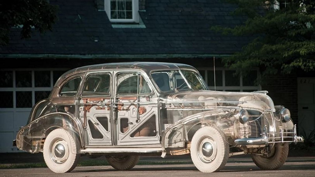 Năm 1939, General Motors đã tạo nên một chiếc xe trong suốt đầu tiên tại Mỹ có tên gọi là Pontiac Ghost Car
