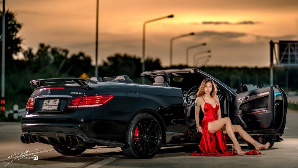 Đôi chân dài miên man khiến cánh mày râu phải đắm đuối