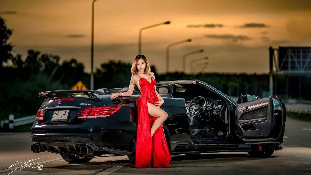 Vảy xẻ khoe đường cong nuột nà