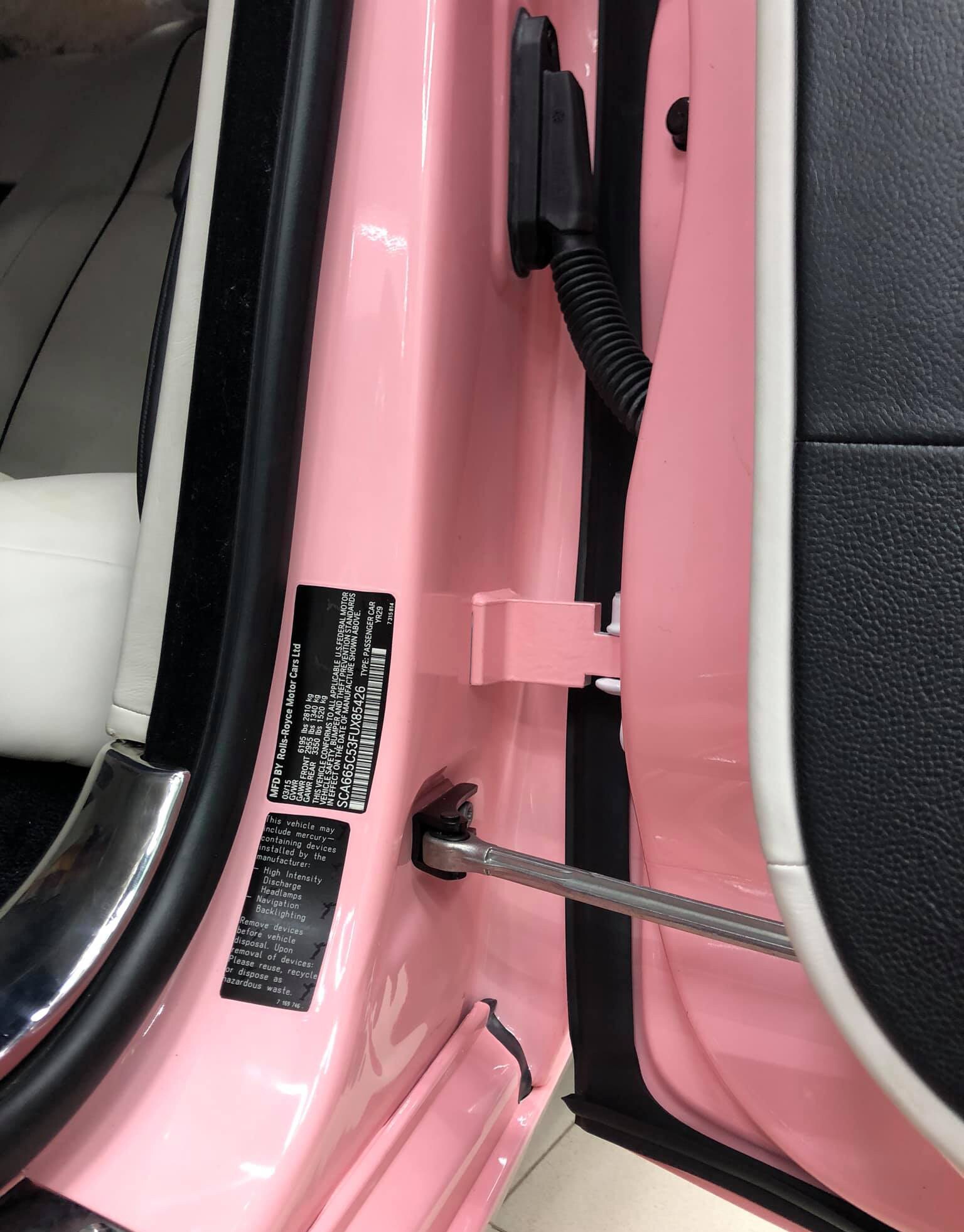 Động cơ xe cũng là nguyên bản, là loại V12, dung tích 6,6 lít sản sinh công suất tối đa 624 mã lực, mô-men xoắn 800 Nm