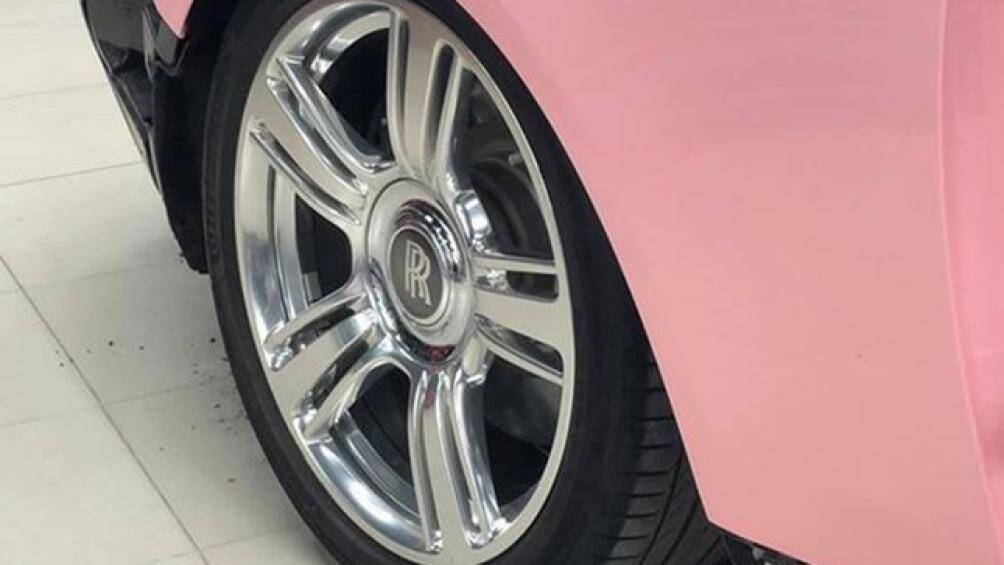 Đi kèm với hộp số tự động ZF 8 cấp, xe có thể tăng tốc từ 0-100 km/h trong 4,4 giây