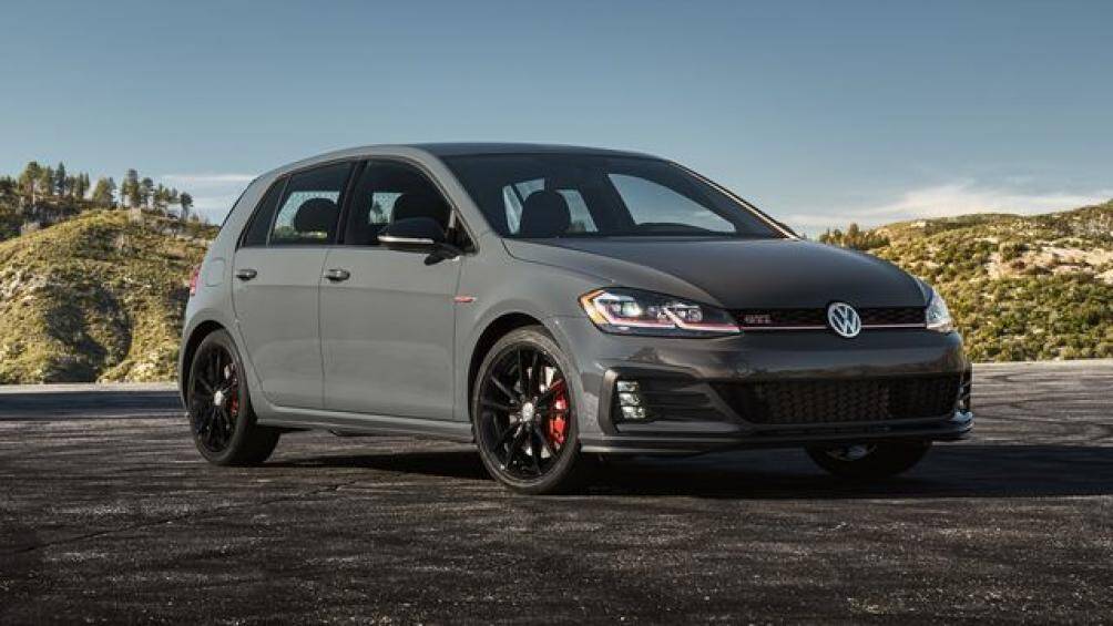 8. Volkswagen Golf GTI và R