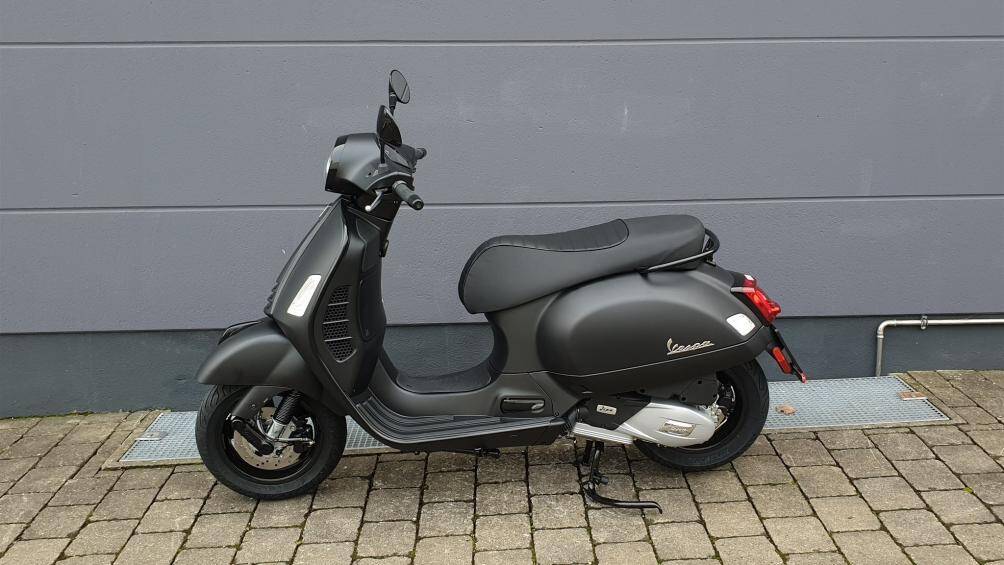 Vespa GTS 125 Supper: 93,9 triệu đồng