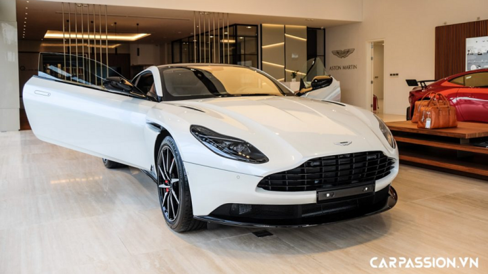Mẫu coupe hai cửa DB11 cho thấy sức hút của mình khi đến nay đã có 5 chiếc DB11 V8 Coupe tìm được chủ nhân tại Việt Nam với các màu sơn khác nhau