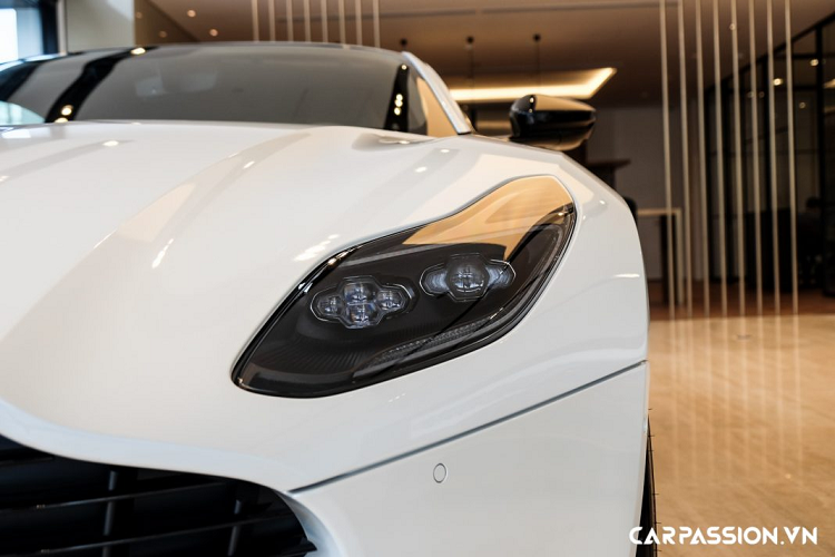 Aston Martin DB11 là mẫu xe mang thiết kế đậm chất quý tộc Anh Quốc với những đường nét thiết kế thanh lịch và sang trọng