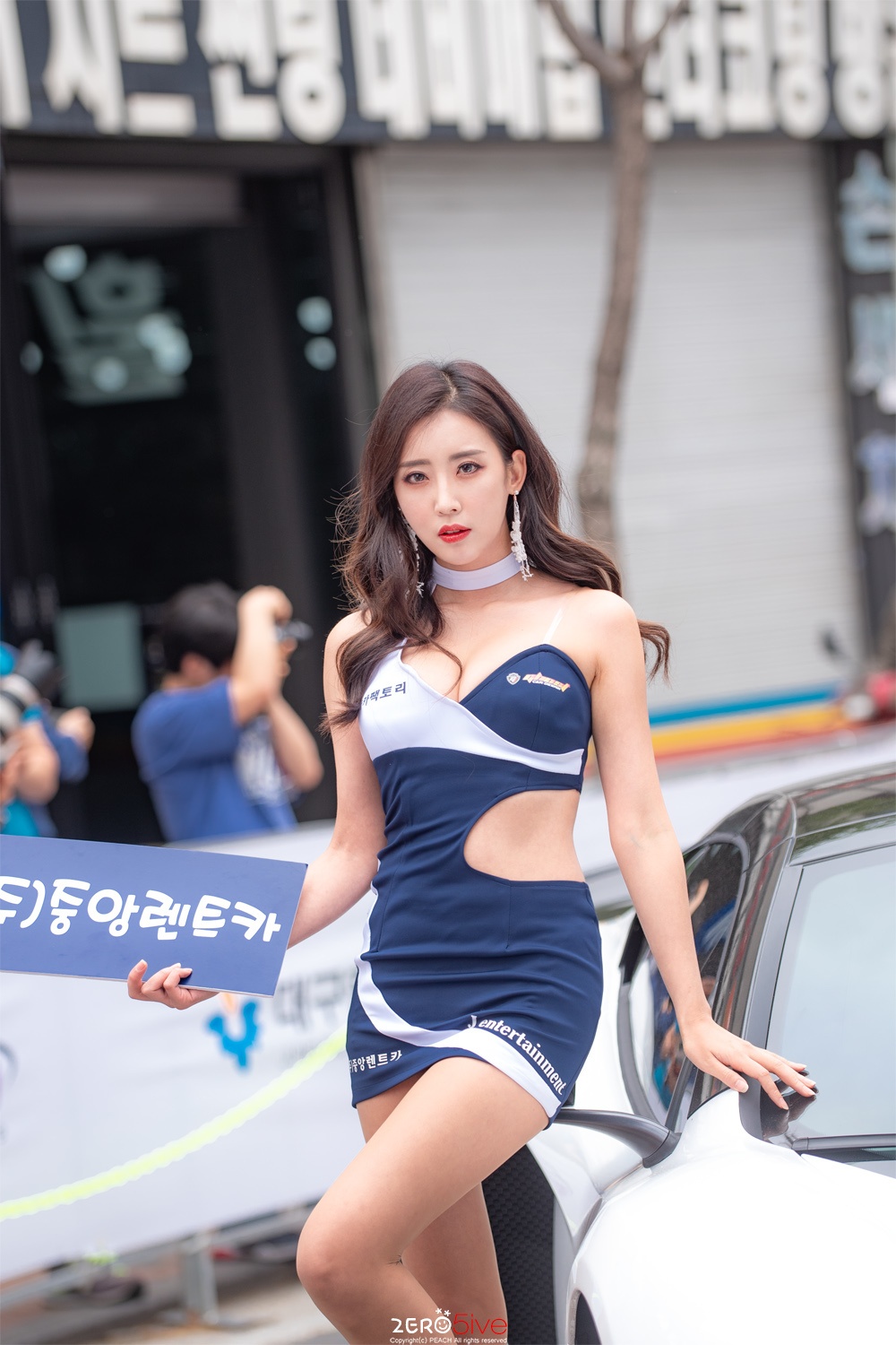 Han Lina sở hữu một gương mặt xinh đẹp cùng với thân hình cực chuẩn