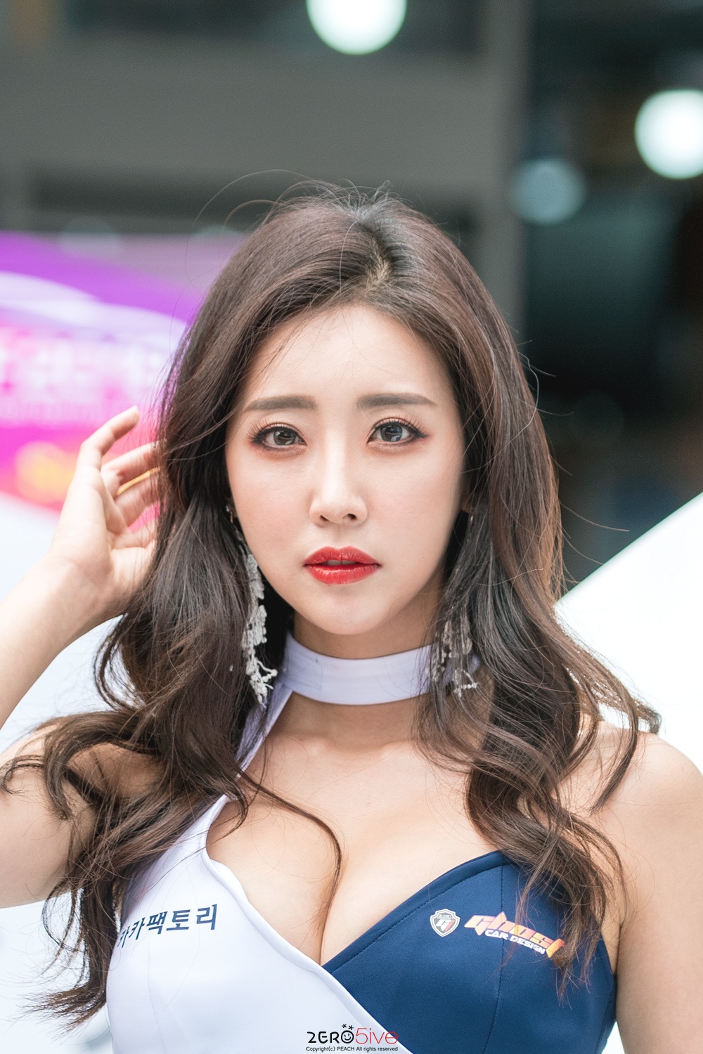 Vòng 1 quyến rũ cùng gương mặt đẹp không tì vết