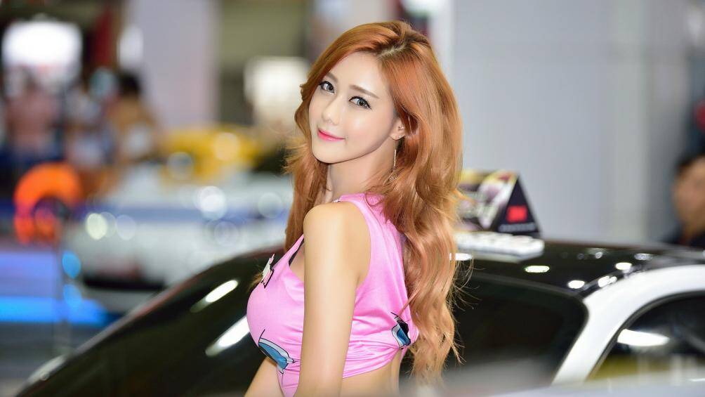 Nói đến làng mẫu xe xứ sở Kim Chi, sẽ thật thiếu sót nếu không nhắc tới cái tên Kim Ha Yul, cô được mệnh danh là "nữ hoàng xe hơi" Hàn Quốc