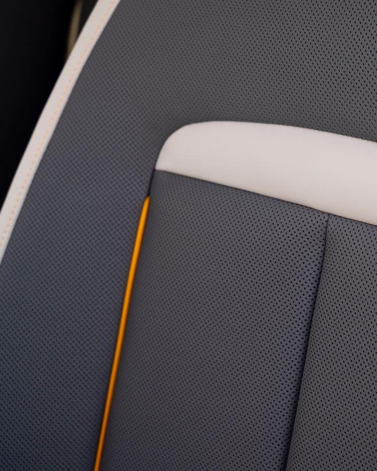 Khối động cơ V12 tăng áp kép, dung tích 6,75 lít của Cullinan có khả năng sản sinh công suất cực đại 600 mã lực