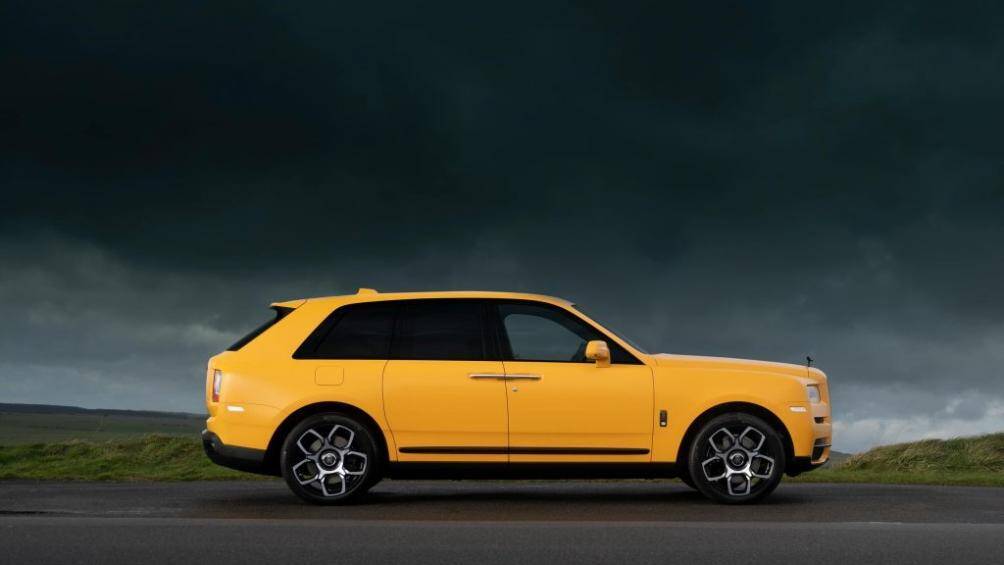 Đúng như tên gọi “Capella”, chiếc Cullinan độc đáo này mang trên mình màu sắc vàng tươi đầy nổi bật