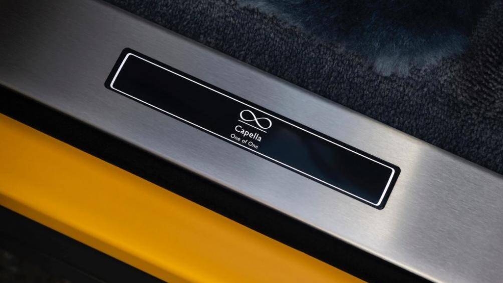 Kết hợp với đó chính là những chi tiết chrome trên phần ngoại thất của xe đã được chuyển sang đen của phiên bản Black Badge