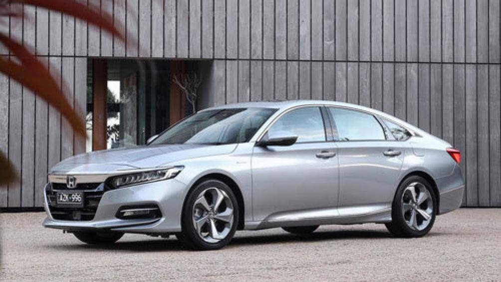 4. Honda Accord (doanh số: 15.409 chiếc)