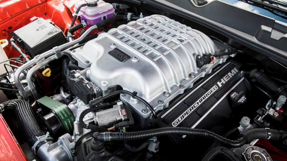 Challenger SRT Super Stock sở hữu cho mình khối động cơ V8 HEMI siêu nạp, dung tích 6,2 lít giống như SRT Demon trước đây