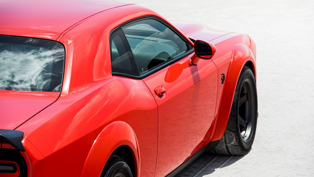 Về phần đua drag 1/4 dặm, xe có thể hoàn thành đường chạy này trong vòng 10,5 giây, tốc độ khi cán đích ở mức 211 km/h