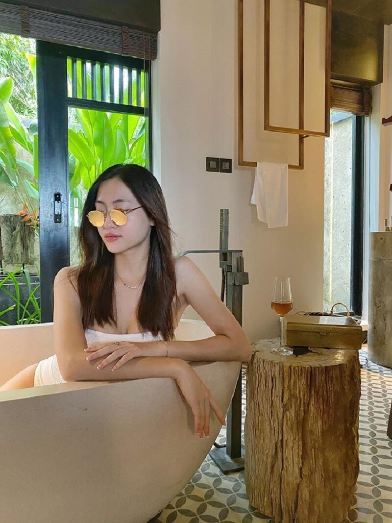 Theo Lương Thùy Linh, chuyến đi này là cô tranh thủ tận hưởng kỳ nghỉ tại Phú Quốc sau kỳ thi cuối năm thứ 2 Đại học