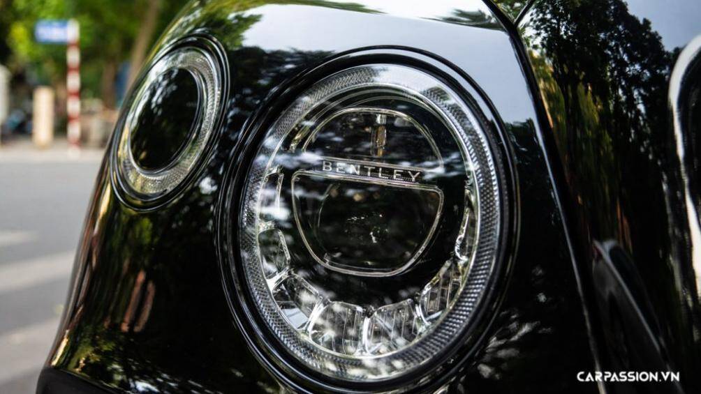 Khối động cơ này giúp xe sản sinh công suất cực đại 542 mã lực cùng mô-men xoắn cực đại 770 Nm