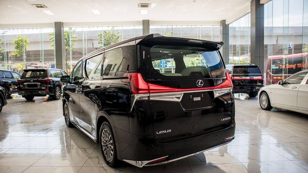 Xe được trang bị cụm đèn trước/sau bằng công nghệ LED