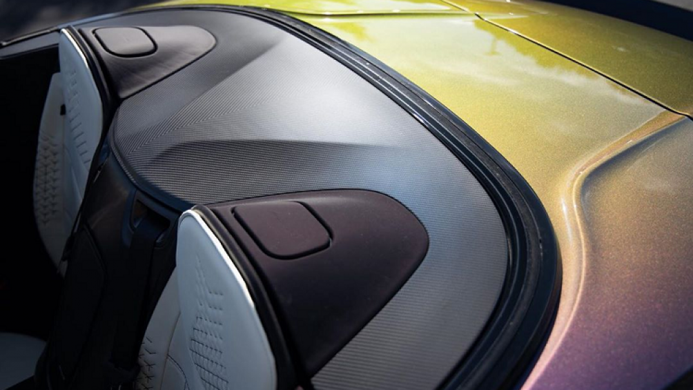 Là phiên bản hiệu năng cao của DB11, DBS Superleggera màu độc này cũng sẽ có một số chi tiết nâng cấp ở khắp thân xe để khiến nó trở nên hầm hố hơn