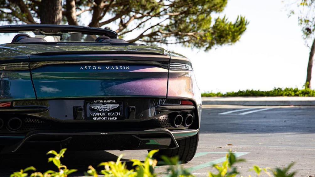 Tân binh DBS Superleggera có khả năng tăng tốc 0 – 100 km/h trong 3,4 giây và 0 – 161 km/h trong 6,4 giây, xe có tốc độ tối đa là 339 km/h