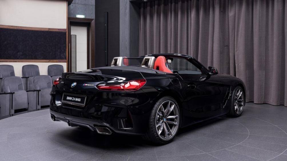 Mẫu xe đặc biệt này là sDrive M40i và hiện đang được trưng bày tại showroom Abu Dhabi