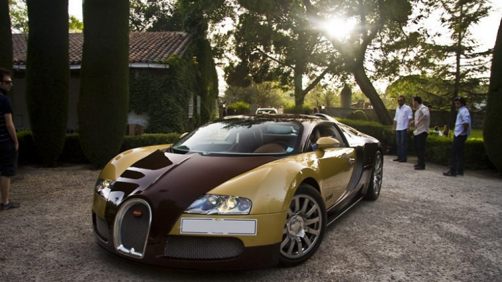 "Le Mans" chính là chiếc Bugatti Veyron duy nhất trên thế giới được phối màu ngoại thất hai tông màu với màu nâu và vàng gold sang trọng