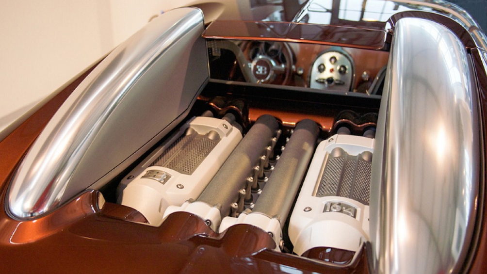 Sức mạnh 1.001 mã lực của Bugatti Veyron Le Mans Edition 16.4 được tạo ra bởi động cơ W16 dung tích khủng 8.0 lít, kết hợp cùng bốn bộ tăng áp