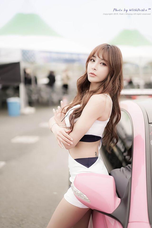 Đôi mắt đẹp long lanh cùng khuôn mặt khả ái của người mẫu khiến bao chàng trai phải ngóng trông