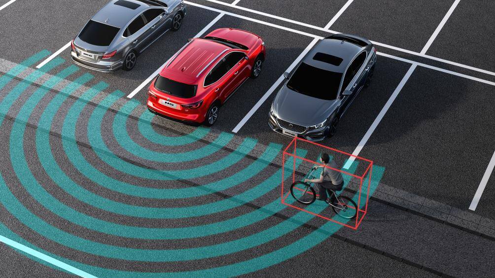 MG HS được trang bị công nghệ an toàn gồm: Hệ thống kiểm soát cân bằng động (VDC), Hệ thống kiểm soát độ bám đường (TCS), Hệ thống chống bó cứng phanh (ABS), Hệ thống phân phối lực phanh điện tử (EBD), Kiểm soát phanh ở góc cua (CBC), Hệ thống khóa vi sai điện (XDS), Hệ thống kiểm soát chống lật xe (ARP), Hệ thống khởi hành ngang dốc (HHC), Hỗ trợ đổ đèo (HDC), Cảm biến áp suất lốp trực tiếp (TPMS), Chức năng làm khô phanh đĩa (BDW), Cảnh báo điểm mù (BSD), Cảnh báo mở cửa an toàn (DOW), Cảnh báo phương tiện cắt ngang phía sau (RCTA), Hỗ trợ chuyển làn (LCA)... Túi khí cho bản 1.5 và 2.0 tương ứng là 4 và 6 túi khí