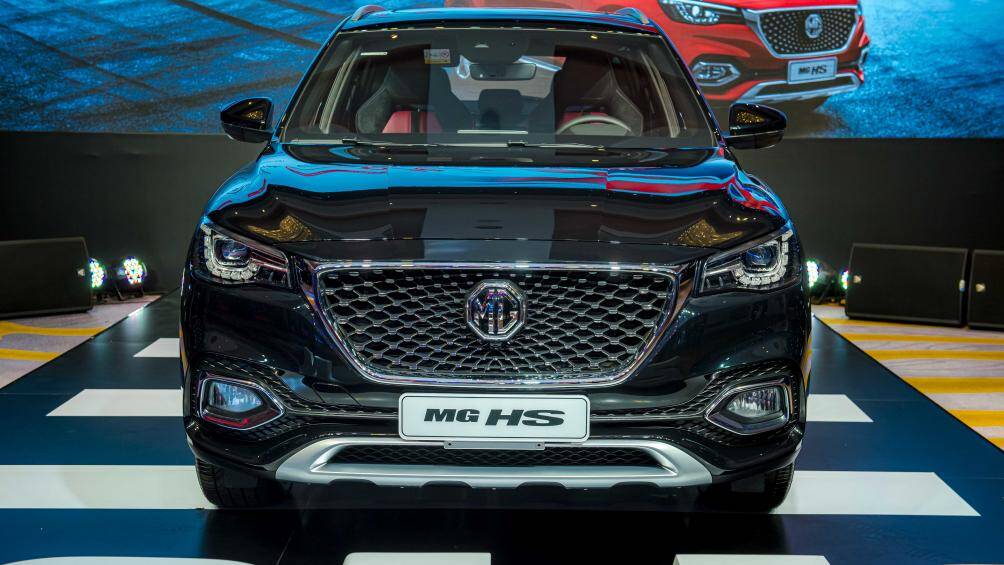 Nổi bật ở phần đầu xe là lưới tản nhiệt đa giác dạng kim cương mạ crom mang đến cho MG HS vẻ trẻ trung