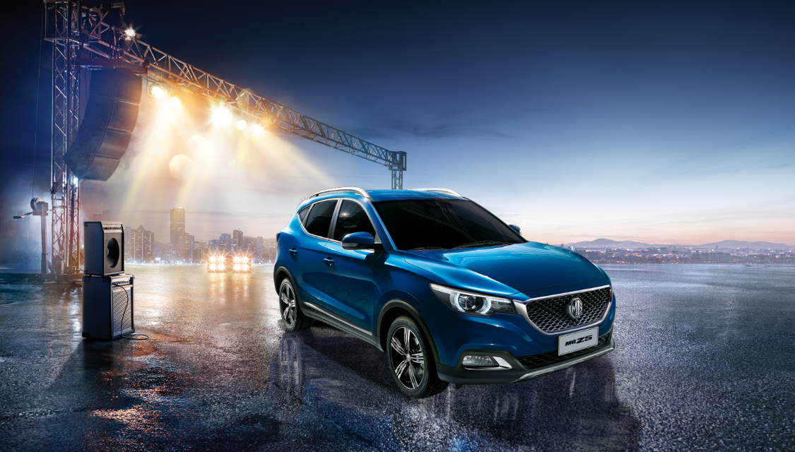 MG ZS được phân phối tại Việt Nam với 3 phiên bản: MG ZS 1.5 2WD Standard - Giá 518 triệu đồng
MG ZS 1.5 2WD Comfort - Giá 565 triệu đồng
MG ZS 1.5 2WD Luxury - Giá 639 triệu đồng.