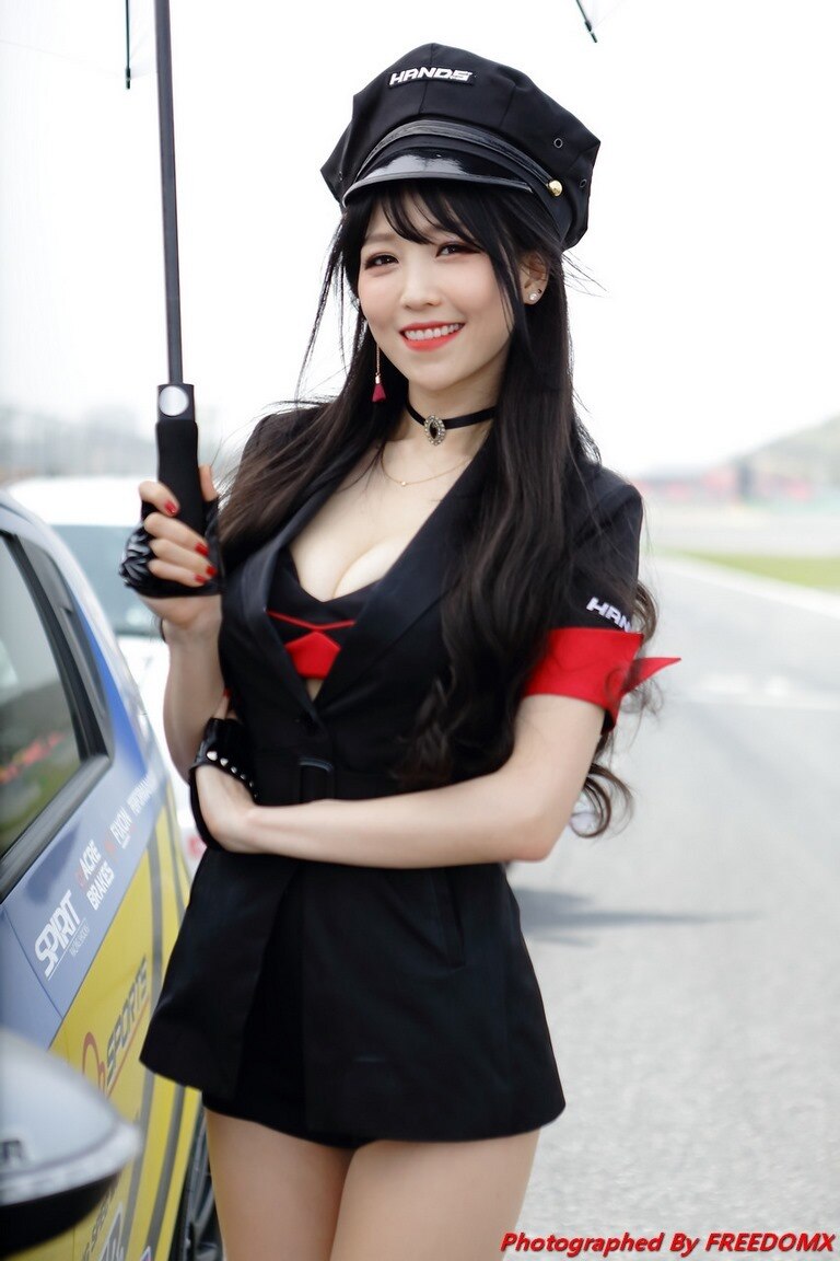 Nụ cười khiến biết bao chàng trai phải si mê