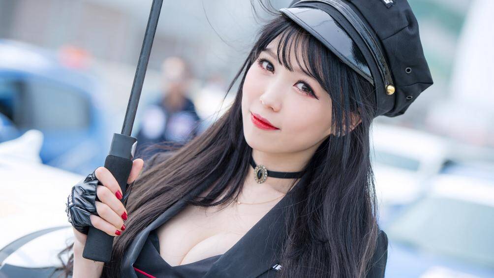 Vẻ đẹp căng tròn đầy quyến rũ của cô luôn thu hút mọi ánh nhìn tại các sự kiện lớn