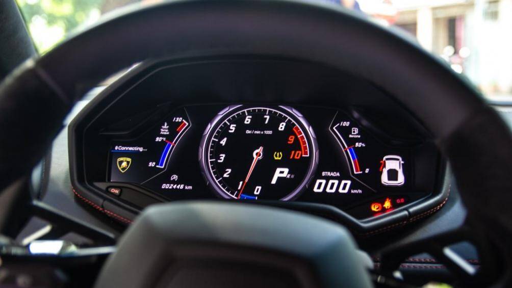 Lamborghini Huracan LP610-4 sử dụng khối động cơ V10 hút khí tự nhiên, dung tích 5.2 lít sản sinh công suất cực đại lên đến 610 mã lực