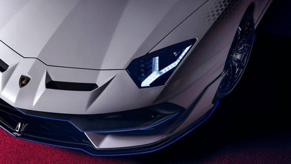 Lamborghini cho biết hãng đã mất tới 120 giờ để hoàn thiện những mảng họa tiết Hexagon với hiệu ứng đậm nhạt đầy ấn tượng này