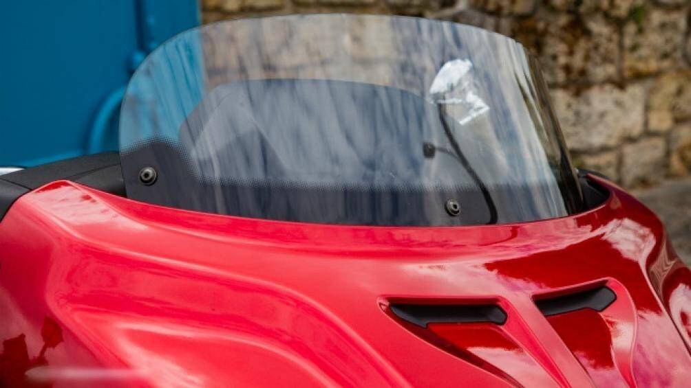 Kính chắn gió có khả năng chỉnh điện