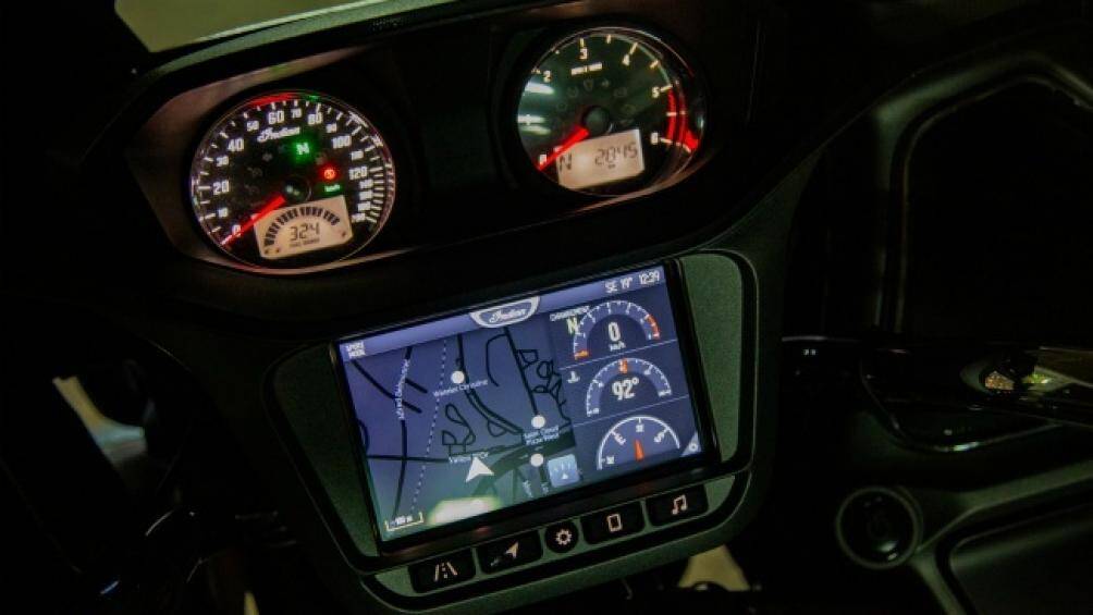 Màn hình màu cỡ 7-inch, có khả năng kết nối Bluetooth